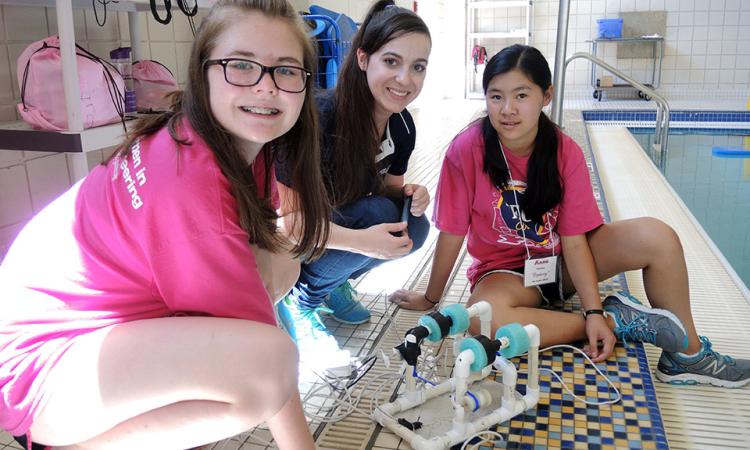 Brittney English leading the Women in Engineering (WIE) Technology, Engineering, and Computing (TEC) Camp robotics module.