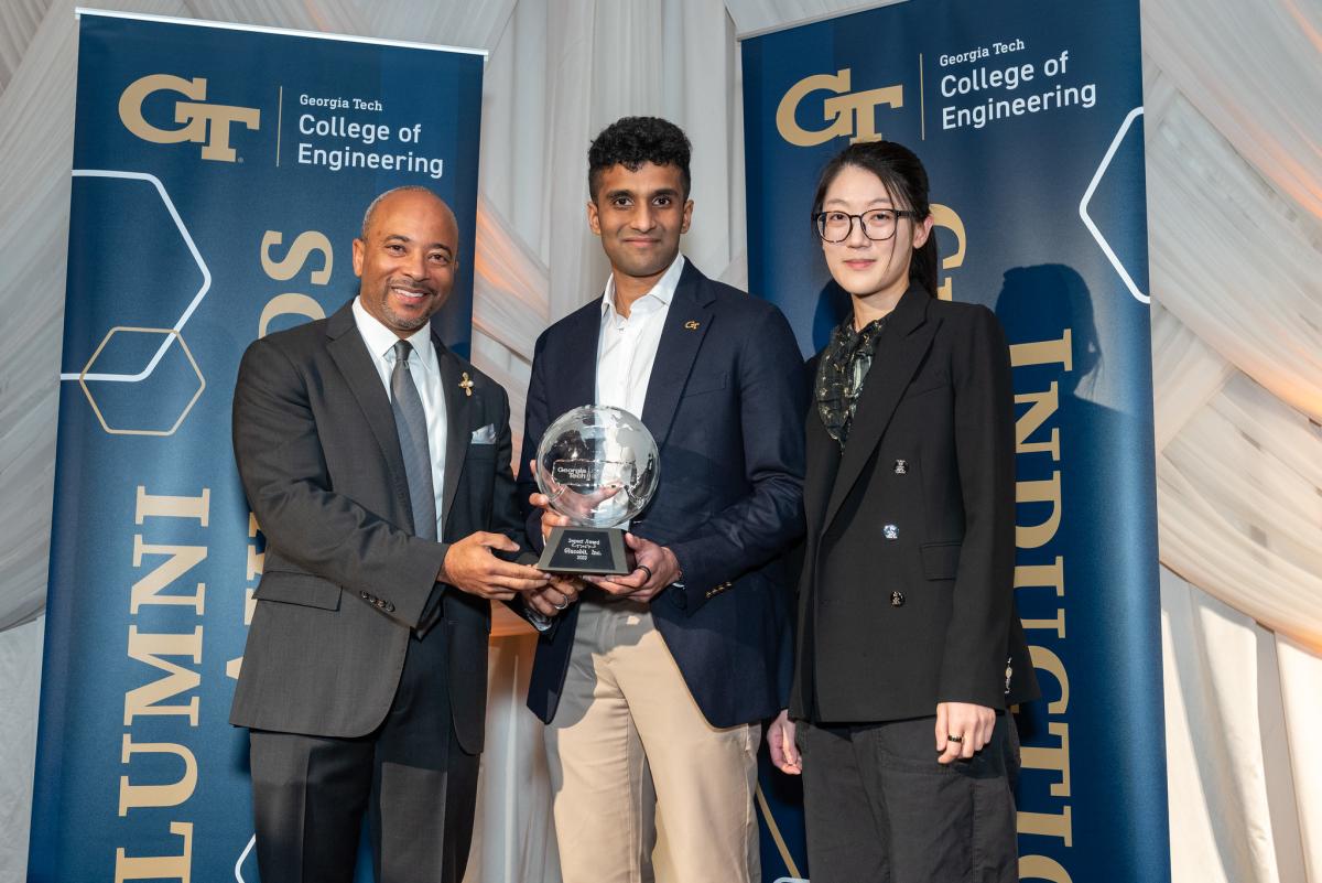 Vedant Pradeep Receives an Award of that CoE Alumni Awards