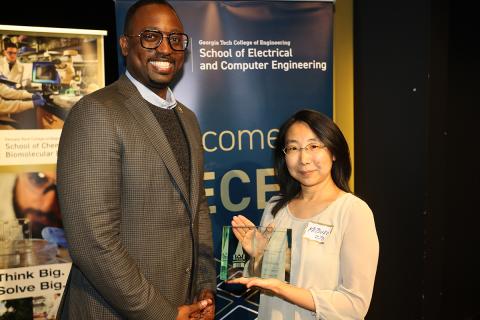 Mitsuko Ito receiving COESCAC Culture Champion Award 